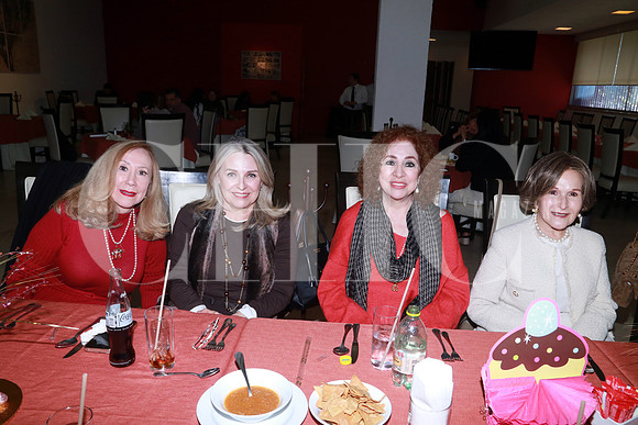 Yolanda De la Garza, Irasema Flores de Muzquiz, Irene Muzquiz de Karren y Adriana Tijerina
