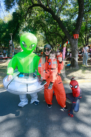 Daniel Eduardo Vicencio, Mayra Reina y Daniel Vicencio y Milán Alejandro Vicencio  (2)