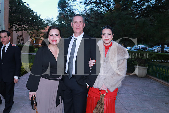 Lucia de Serrato, Jorge Serrato y Paloma Serrato