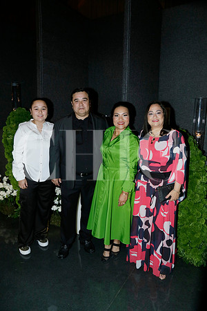 Daniela Álvarado, Oscar Álvarado, festejada y Lizette Cantú (2)