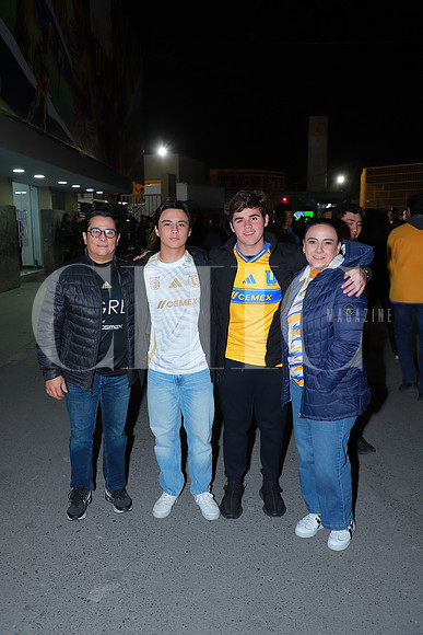 Daniel Luna, Nicolas Luna, Gael García y Jennifer Galaz 2