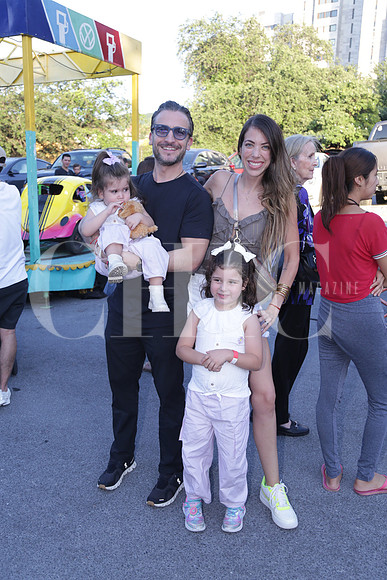 Carlos Berard, Erika Arcaute de Berard, Charlotte Berard y Anika Berard 1