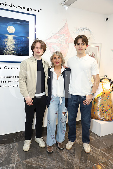 Adrián Maldonado, Rebeca Garza Bueron y Patricio Maldonado 0