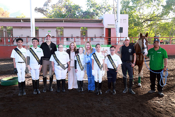 Javier Vázquez, Aldo Figueroa, Pedro Luceiro, Aura Olivo, Lily Ayala, Ana Lucia Sepulveda Marcela Ayala, Ana Fernández, Samuel Ballesteros, José González y Roberto Vázquez , (3)