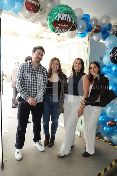 Guillermo Barragán, Paloma Salinas, Monserrat Salinas e Ingrid Salinas 0