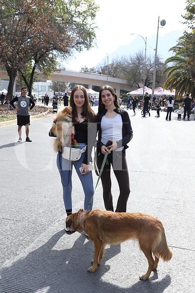 Jimena Menendez y Valeria de la Garza 0