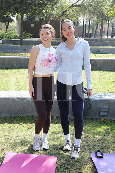 Andrea Denigris y Victoria Cue 0