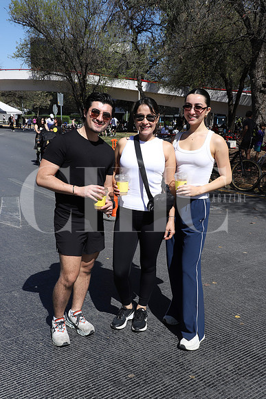 Iván Guzmán, Cristina Chávez y Andrea Guzmán 1
