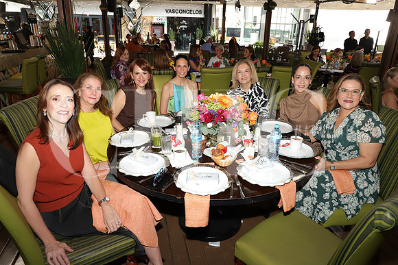 Karla Perales, Martha Quiroga, Grayce Gonzalez, Cecilia Villaseñor, Iris Tobías, Alejandra Mercado y Liz Orozco 2