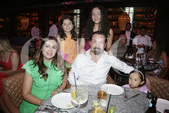 (rest Madalena) Liliana Saldivar, Fernando Arellano, Fabiola Arrellano, Paulina Arellano y Rebeca Arellano