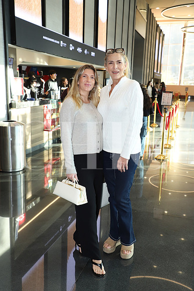 Melissa González y Mónica González 0