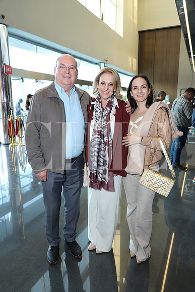 Mariano Gutiérrez, Virginia Llaguno de Gutiérrez y Virginia de Ochoa 1