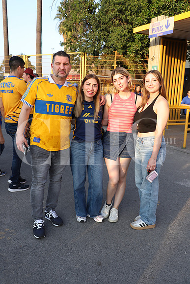 Jorge Carrizalez, Martha Montemayor, Bárbara Carrizales y Sara Pulido 1