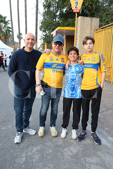 Victor Jadra, Uvaldo Garate, André Berril y Adrián Garate 0