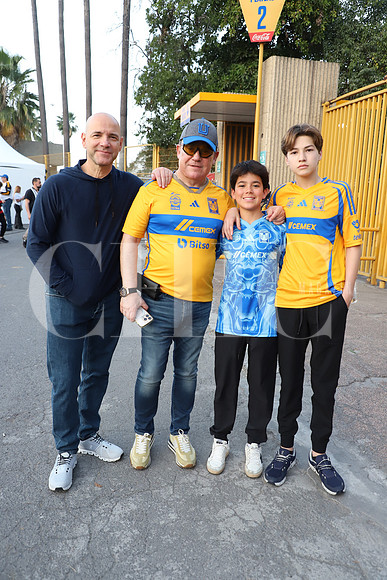 Victor Jadra, Uvaldo Garate, André Berril y Adrián Garate 1