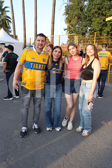 Jorge Carrizalez, Martha Montemayor, Bárbara Carrizales y Sara Pulido 0