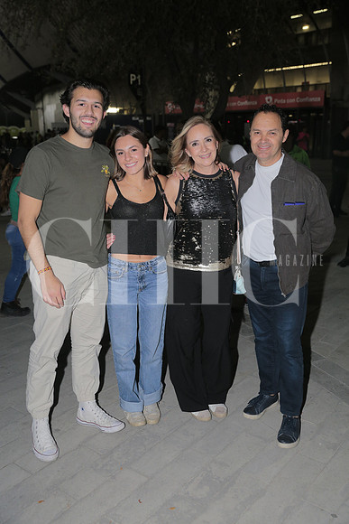 Gorka Migoya, Paloma Hutt, Elda Oyarzabal y Alejandro Hutt 4