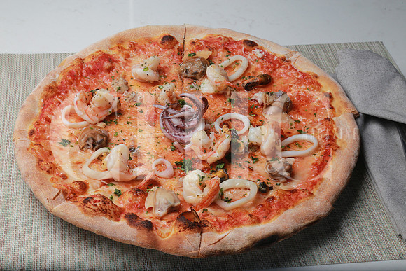 Pizza Frutti di Mare (8)
