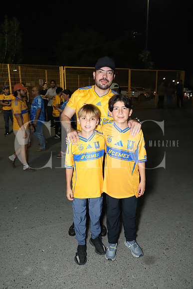 Mario Peña, Mauricio Peña y Diego Cambeces 0