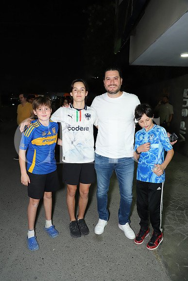Benjamin Hinojosa, Marcelo Hinojosa, Marcelo Hinojosa y Santiago García 0