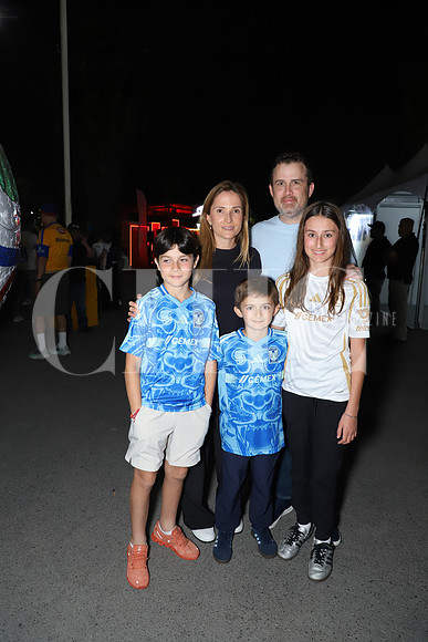 Paulina Escamilla, Antón Fernández, Saulo Fernández, Dago Ferández y Marena Ferández 0