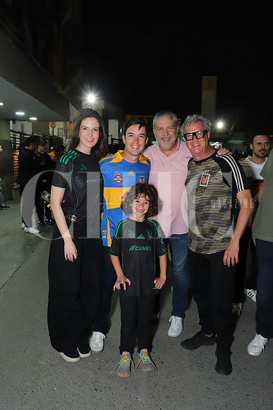 Greta Warnholtz, Edgar Warnholtz, Edgar Warnholtz, Chester Pérez y Maximiliano Pérez 0