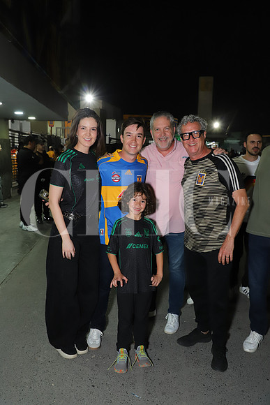 Greta Warnholtz, Edgar Warnholtz, Edgar Warnholtz, Chester Pérez y Maximiliano Pérez 1