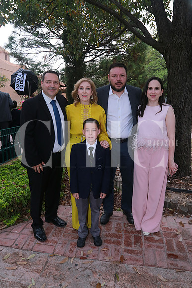 Maycoil Roehll, Paola Roehll de Robles, Guillermo Robles, Marcela Martínez y Michael Rubio (2)