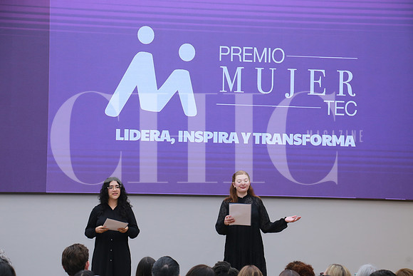 Valeria González y Hanna Quiñones (2)