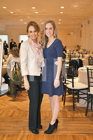 Jertrudis Escamez de Guerra y Mariana Guerra