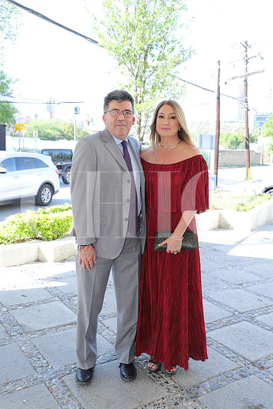 Roberto Canales y Patricia Odriozola de Canales 0