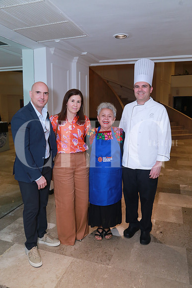 Alvaro Aguirre, Consuelo Lankenau, Sabina Bandera y Alberto Casavantes (2)