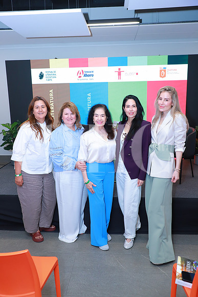Celina Lopez, Consuelo Asseff, Carmen Celaya, Carmen Valdés y Astrid Valdés 2