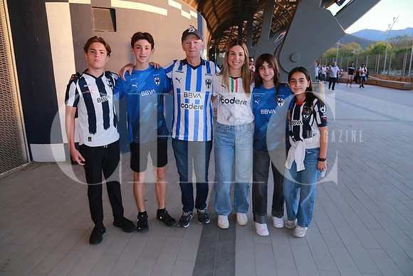 Juan Pablo Rodríguez, Mateo Garza T. , Raúl González, Mayela González, María Garza T. y Eva Lobatón (2)