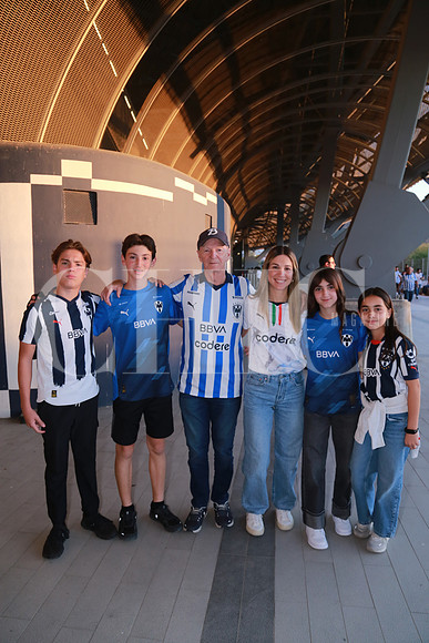 Juan Pablo Rodríguez, Mateo Garza T. , Raúl González, Mayela González, María Garza T. y Eva Lobatón (3)
