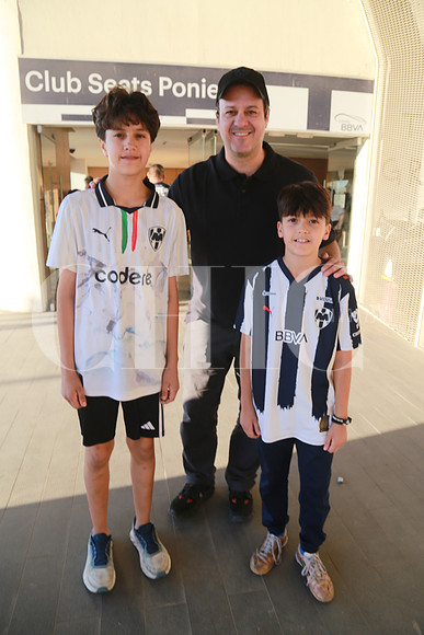 Mikel García, Luis García y Alonzo García (2)
