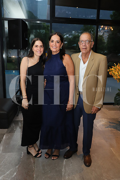 Karla Vizquerra, Pilar Bezada y Alvaro Vizquerra 0