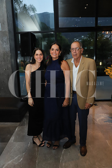 Karla Vizquerra, Pilar Bezada y Alvaro Vizquerra 1