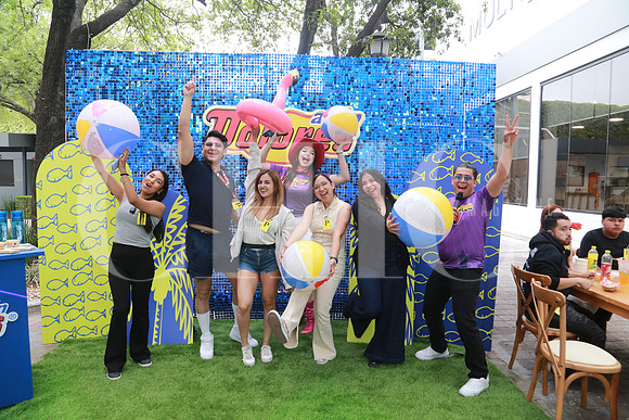 (ganadores de Atun Dolores) Darian Almaraz, Uriel Toriz, Karen Guevara, Angie Bermea Andrea López y Valeria Aguilar y Jorge Amaya