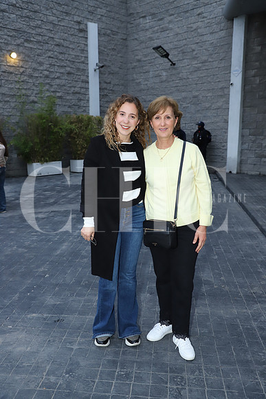 Ana Lucia Cepeda y Flora Ferrara 0
