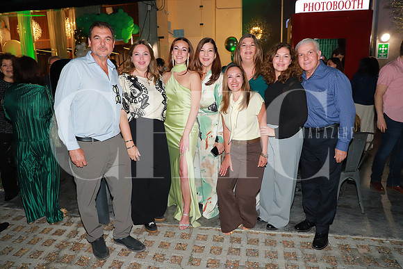 Francisco Gonzalez, Isabel Gonzalez, Chayito Zendejas, Rosario Gonzalez, Lulú Gonzalez, Leo Ibarra y Tere Gonzalez 3