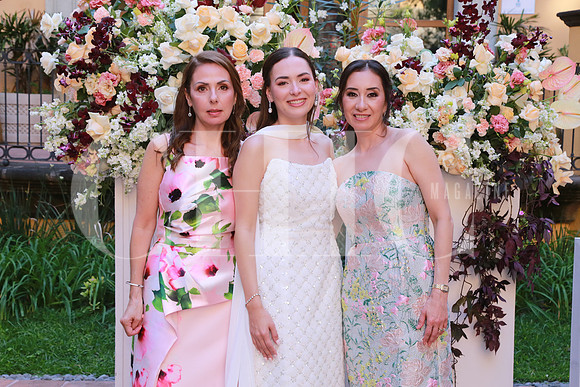 Elva Flores de Monroy, Raquel Monroy y Mariana Castillo de Dávila (2)