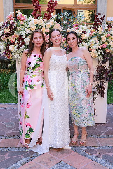 Elva Flores de Monroy, Raquel Monroy y Mariana Castillo de Dávila (3)