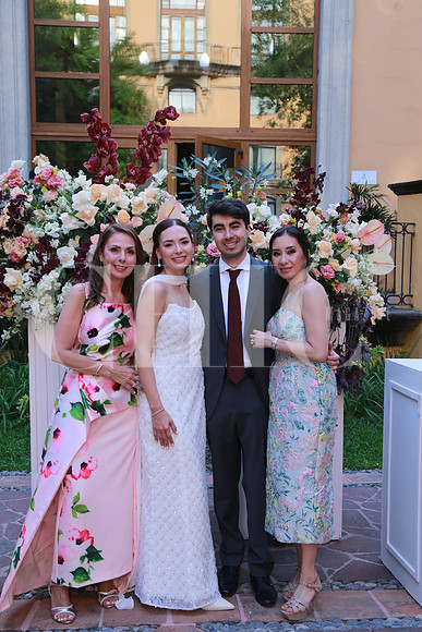 Elva Flores de Monroy, Raquel Monroy, Patricio Dávila y Mariana Castillo de Dávila (5)