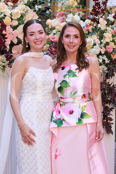 Raquel Monroy y Elva Flores de Monroy