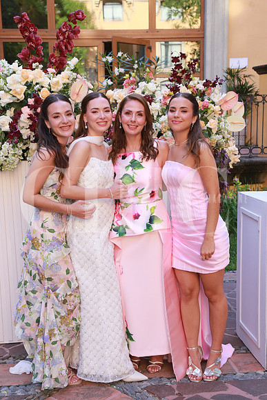 Roberta Monroy, Raquel Monroy, Elva Flores de Monroy y Rumina Monroy (2)
