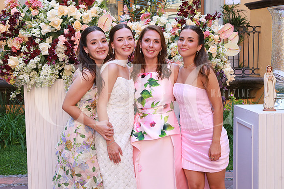 Roberta Monroy, Raquel Monroy, Elva Flores de Monroy y Rumina Monroy