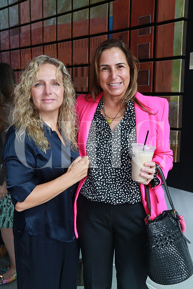 Cordelia Zambrano y Cristina Canales