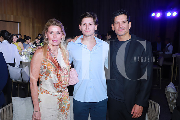 Valeria Gonzalez, Gregorio Martínez González y Gregorio Martínez 4