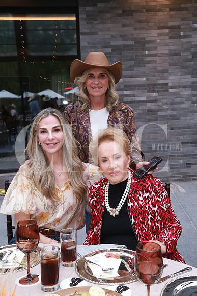 Ana Elisa Garza de Flores, Laura Flores y María de la Luz Garza de Flores (2)